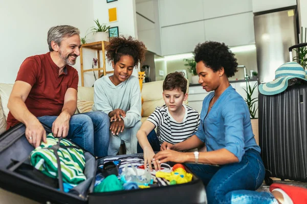 Happy Family Having Great Time Packing Summer Holidays — Stock Photo, Image