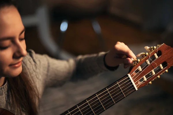 Caucasian Teenage Girl Sits Floor Plays Acoustic Guitar — Fotografia de Stock