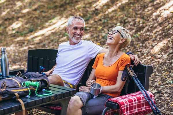 Mature Couple Sitting Drink Coffee Tea While Resting Forest Hiking — Stok fotoğraf
