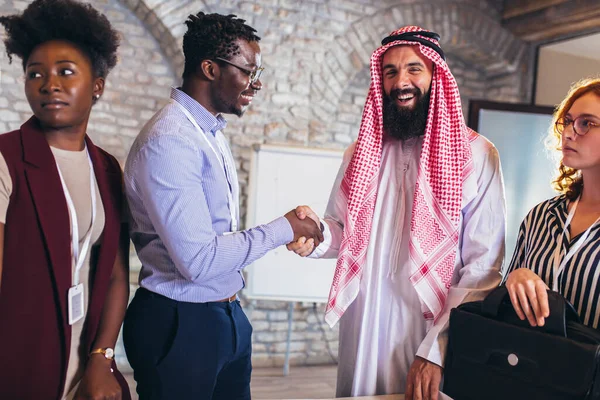 Multicultural Business People Meeting Talking Business Arab Business People Meeting — Stockfoto