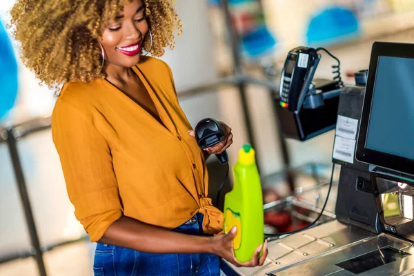 African American Woman Buying Food Grocery Store Supermarket Self Checkout — Stock Photo, Image