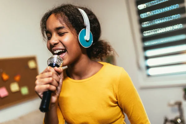 Cute Preteen Black Girl Holding Microphon Singing Karaoke Home Recording — Stock Photo, Image