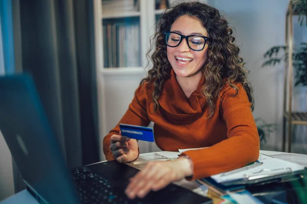 Woman Sitting Home Office Holding Credit Card Making Online Order — Stock Photo, Image
