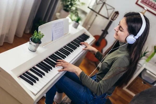 Happy Girl Playing Piano Her Hobby Relax Time Home Living — Stock Photo, Image