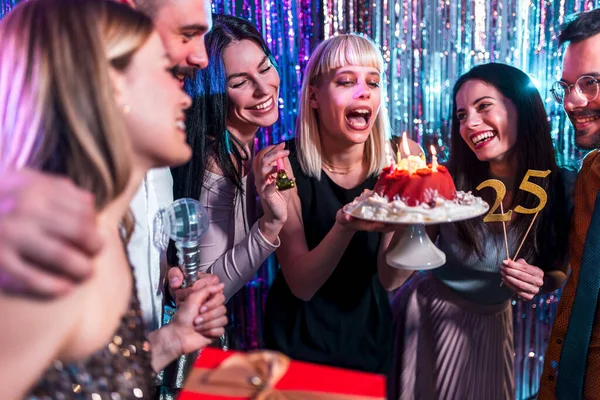 Festa Compleanno Degli Amici Nel Night Club — Foto Stock