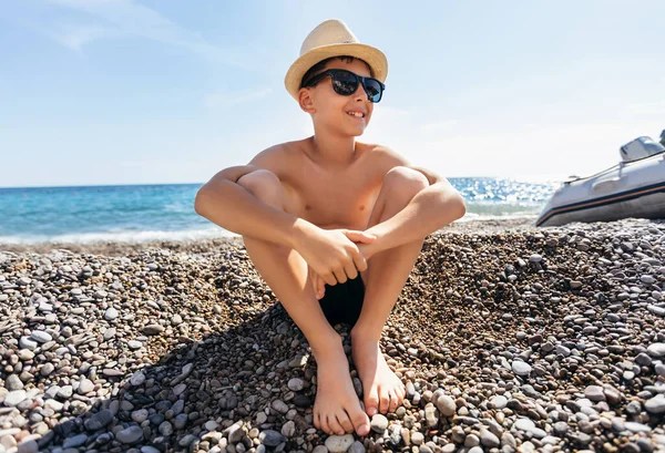 Portrait Smiling Boy Beach Straw Hat — Stockfoto
