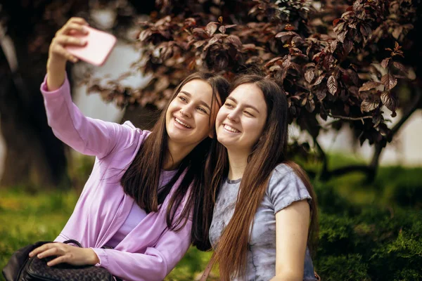 Happy College Friends Taking Selfie Together — Stok Foto