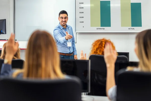 Male Educator Students Programming School Discuss What Display Screen Class — Stock Photo, Image