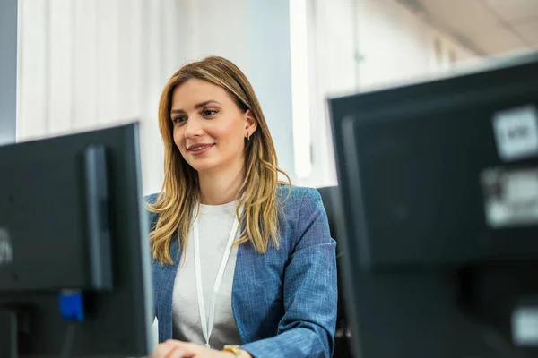 Successful Businesswoman Modern Office Working Computer — Stock Photo, Image