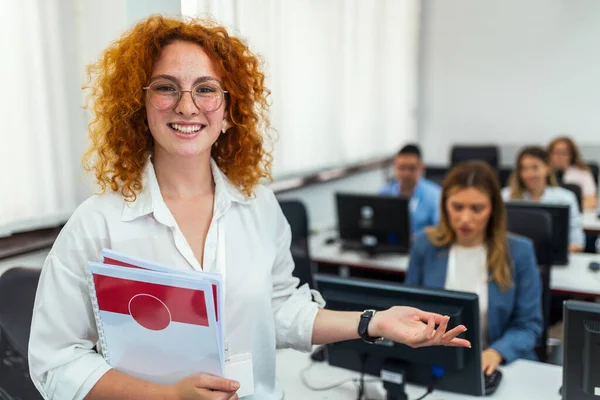 Young Female Teacher Teaching Young Students Programming Class Classroom — Stock Photo, Image