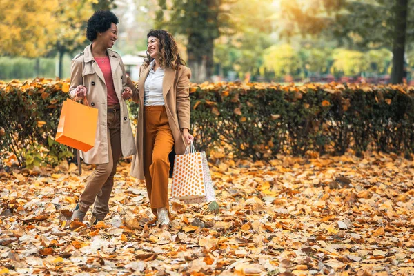 Happy Woman Friends Walking Forest Autumn Shopping Bags — Stock Photo, Image