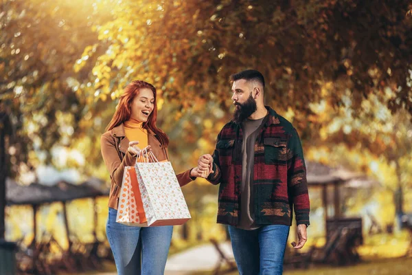 Happy Couple Shopping Bags Autumn Park — Stock Photo, Image