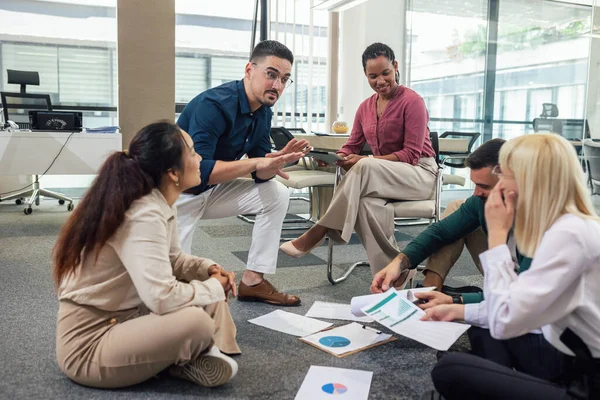 Group Professional People Sitting Floor Office Working Togethe — Stock Photo, Image