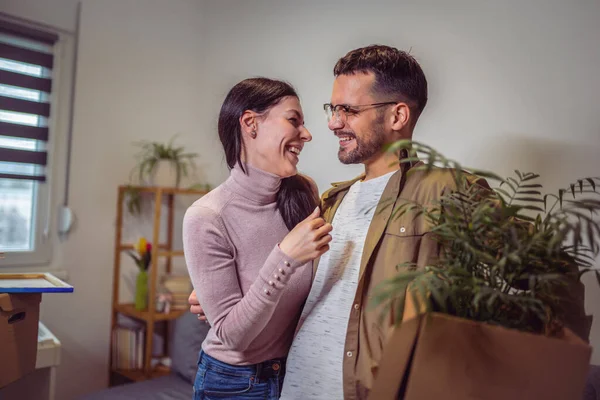 Smiling Couple Unpacking Boxes New Home New Life — Stockfoto