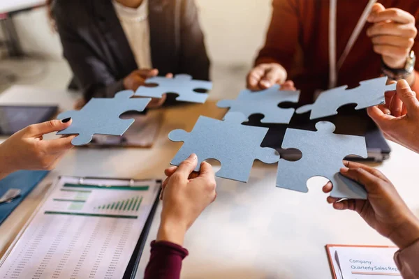 Gruppe Von Professionellen Puzzlespielern Büro Teambildung — Stockfoto