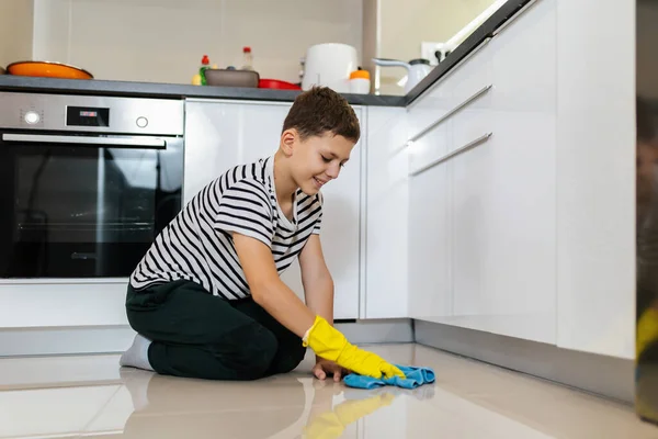 Male Child Cleaning Floor Cloth Doing His Chore — Stock Photo, Image