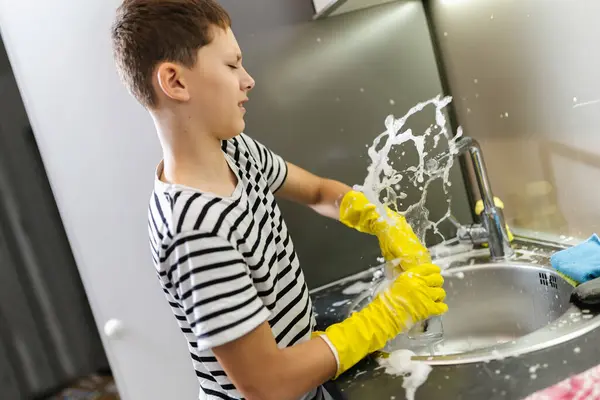 Child Washing Dishes Sink Having Fun — Stock Photo, Image