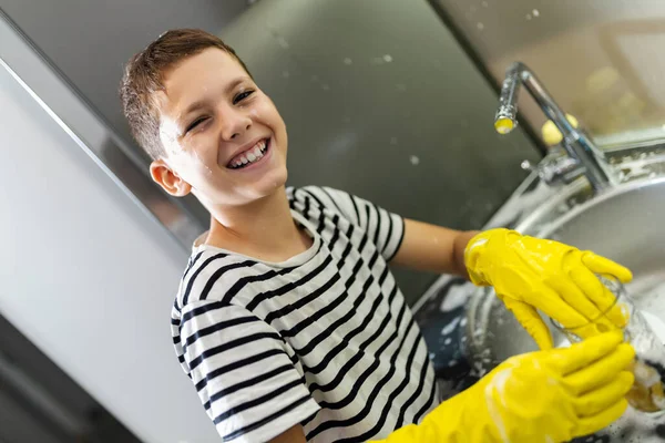 Child Washing Dishes Sink Having Fun — Stock Photo, Image
