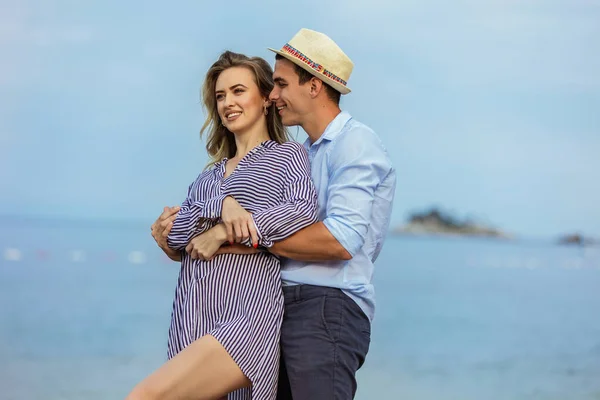 Happy Young Couple Laughing Hugging Beach — Stock Photo, Image
