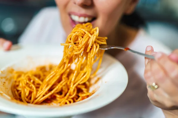 Close Woman Eating Spaghetti Bolognese — Stock Photo, Image