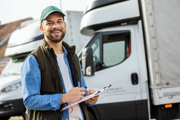 Happy Confident Male Driver Standing Front His Truck While Writing — Stock Photo, Image