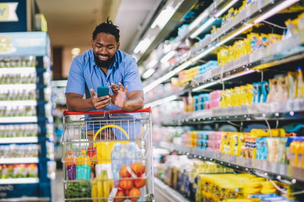 Black Male Buyer Shopping Groceries Supermarket Taking Product Shelf Standing — Foto de Stock
