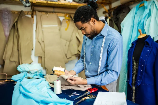 Young African American Tailor Selects Thread Material His Own Atelier — Stock Photo, Image