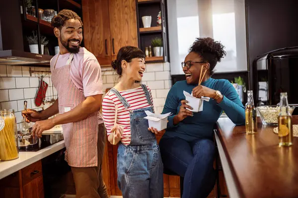 Multiracial Friends Eating Sushi Home Kitchen — Stock Photo, Image