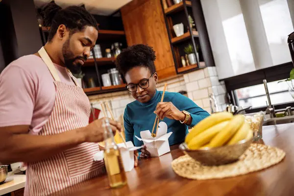 African American Couple Eating Sushi Together Home — Stock Photo, Image