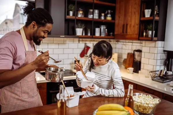 Multiracial Couple Eating Sushi Together Home — Stock Photo, Image