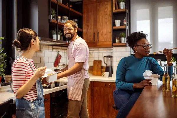 Multiracial Friends Eating Sushi Home Kitchen — Stock Photo, Image