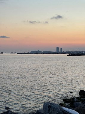 Bulutlu İstanbul 'un güzel deniz manzarası
