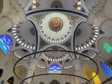 İstanbul 'daki Mavi Cami' nin içinden güzel manzara