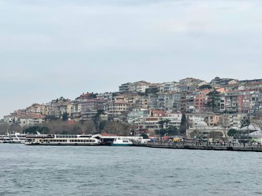 Yazın güzel İstanbul rıhtımı.