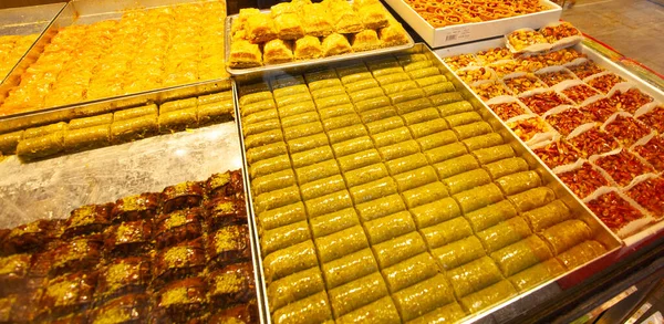 Wybór Egzotycznych Orientalnych Słodyczy Stambule — Zdjęcie stockowe