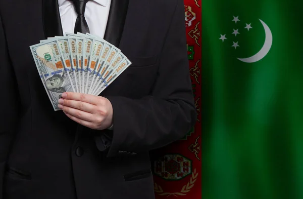 Грошові Купюри Сша Руці Проти Прапора Туркменістану — стокове фото