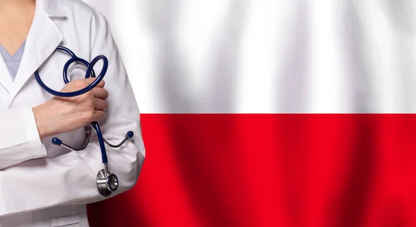 Polonya Tıbbı Sağlık Hizmeti Kavramı Doktor Polonya Bayrağına Yaklaşın — Stok fotoğraf