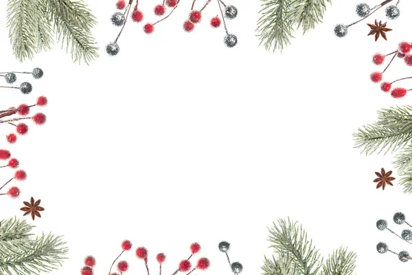 Kerst Frame Met Sparren Takken Rode Bessen Zilveren Ballen Witte — Stockfoto