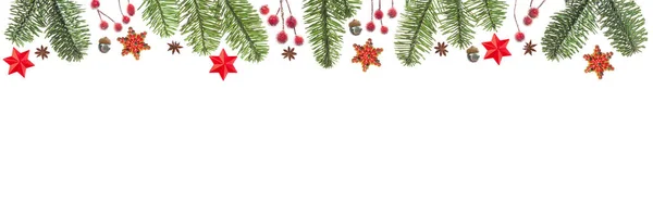 Christmas Garland Border Met Rode Bessen Groene Kerstboom Witte Achtergrond — Stockfoto