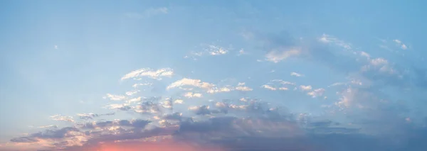 Панорама Блакитного Неба Небо Заході Сонця Хмарами Сонячним Світлом — стокове фото