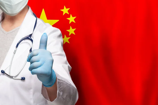 Main Médecin Chinois Montrant Pouce Vers Haut Geste Positif Sur — Photo