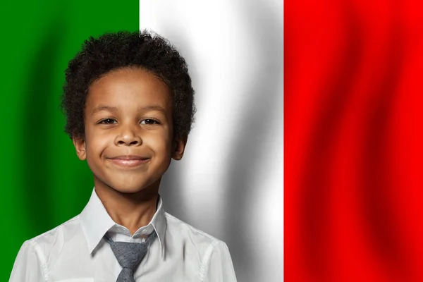 Włoski Chłopiec Fladze Włoch Tle Koncepcja Edukacji Dzieciństwa — Zdjęcie stockowe