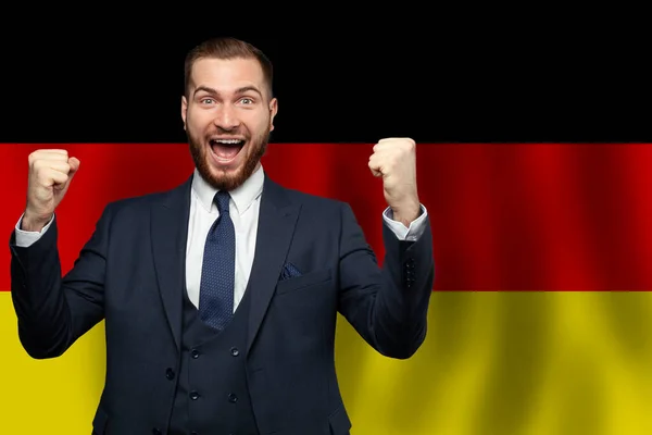 Немецкий Счастливый Бизнесмен Фоне Флага Германии Бизнес Образование Диплом Гражданство — стоковое фото