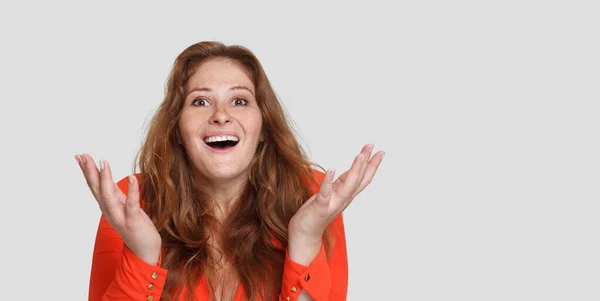 Surprised Attractive Redhead Woman Opened Mouth Looking Camera White Studio — Stock Photo, Image