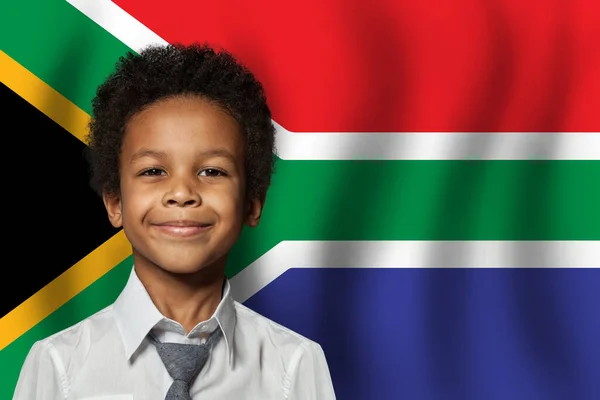 南非男孩 悬挂南非国旗背景 教育和儿童概念 — 图库照片