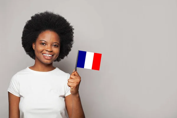 フランスの教育 ビジネス 市民権と愛国心の概念の旗を持っているフランスの女性 — ストック写真