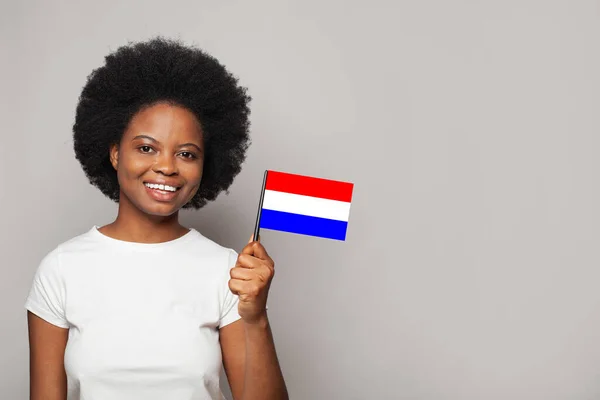 オランダの国旗を掲げるオランダ人女性 ビジネス 市民権 愛国心の概念 — ストック写真