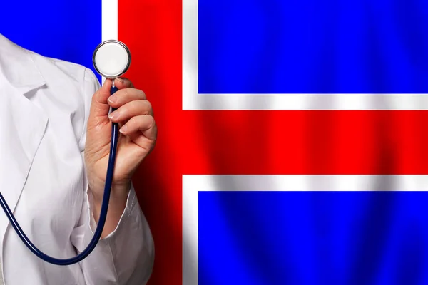 Mano Del Médico Islandés Con Estetoscopio Fondo Bandera Islandia Medicina —  Fotos de Stock