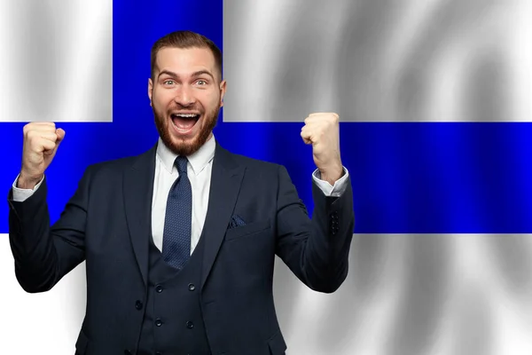 Φινλανδός Χαρούμενος Επιχειρηματίας Στο Πλαίσιο Της Φινλανδικής Σημαίας Επιχείρηση Εκπαίδευση — Φωτογραφία Αρχείου
