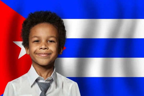Cubaanse Jongen Onder Vlag Van Cuba Onderwijs Jeugdconcept — Stockfoto